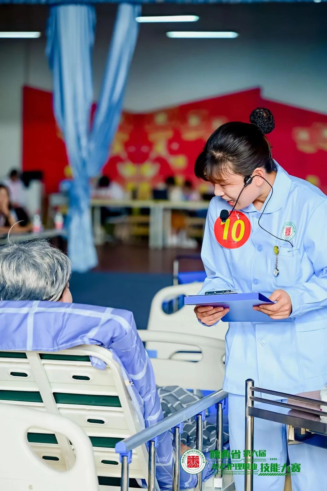 頤悅養(yǎng)老公司的李露露，你是好樣的！