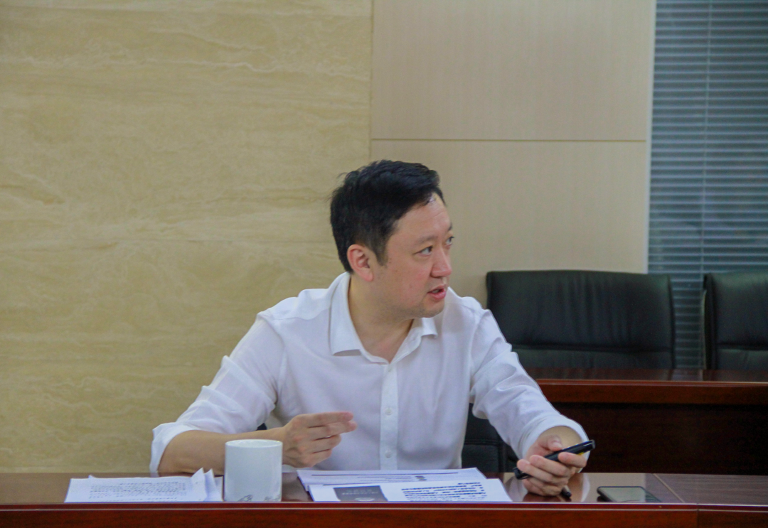 杜巖岫同志參加支部活動，為黨員講授黨課