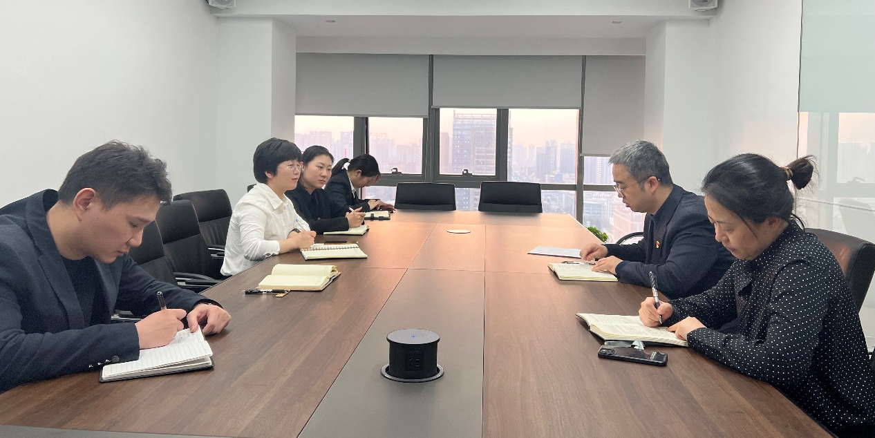 努力把準(zhǔn)斗爭方向，堅定斗爭意志——法律事務(wù)中心召開會議傳達黨課精神